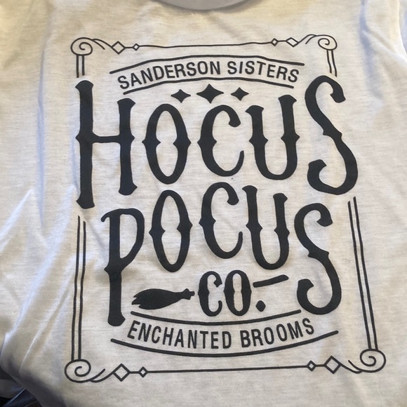 Hot Topic Tops - 🚨 FINAL DROP- NWOT Disney hocus pocus movie themed shirt
